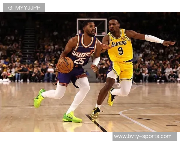 曾凡博防守失误贾里德巴特勒轻松突破上篮得分