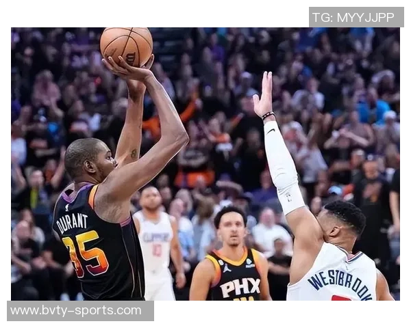 小卡表现起伏不定17投9中斩获22分8篮板6助攻三分球全失落空