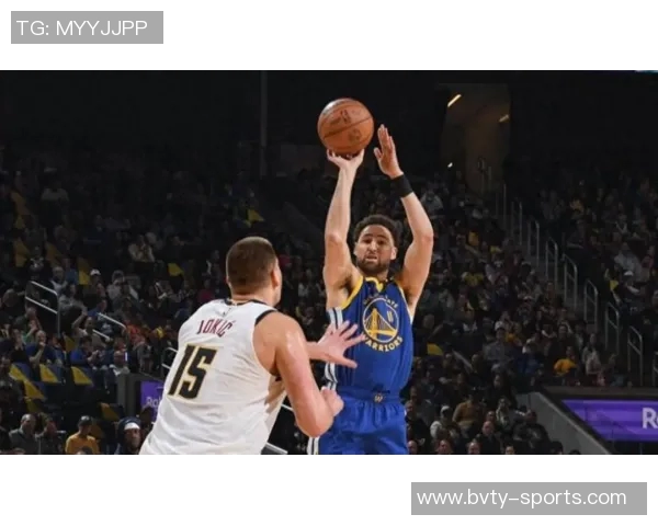 库里回应关键进攻犯规事件称自己只是正常挥臂防守者侵犯了我的空间